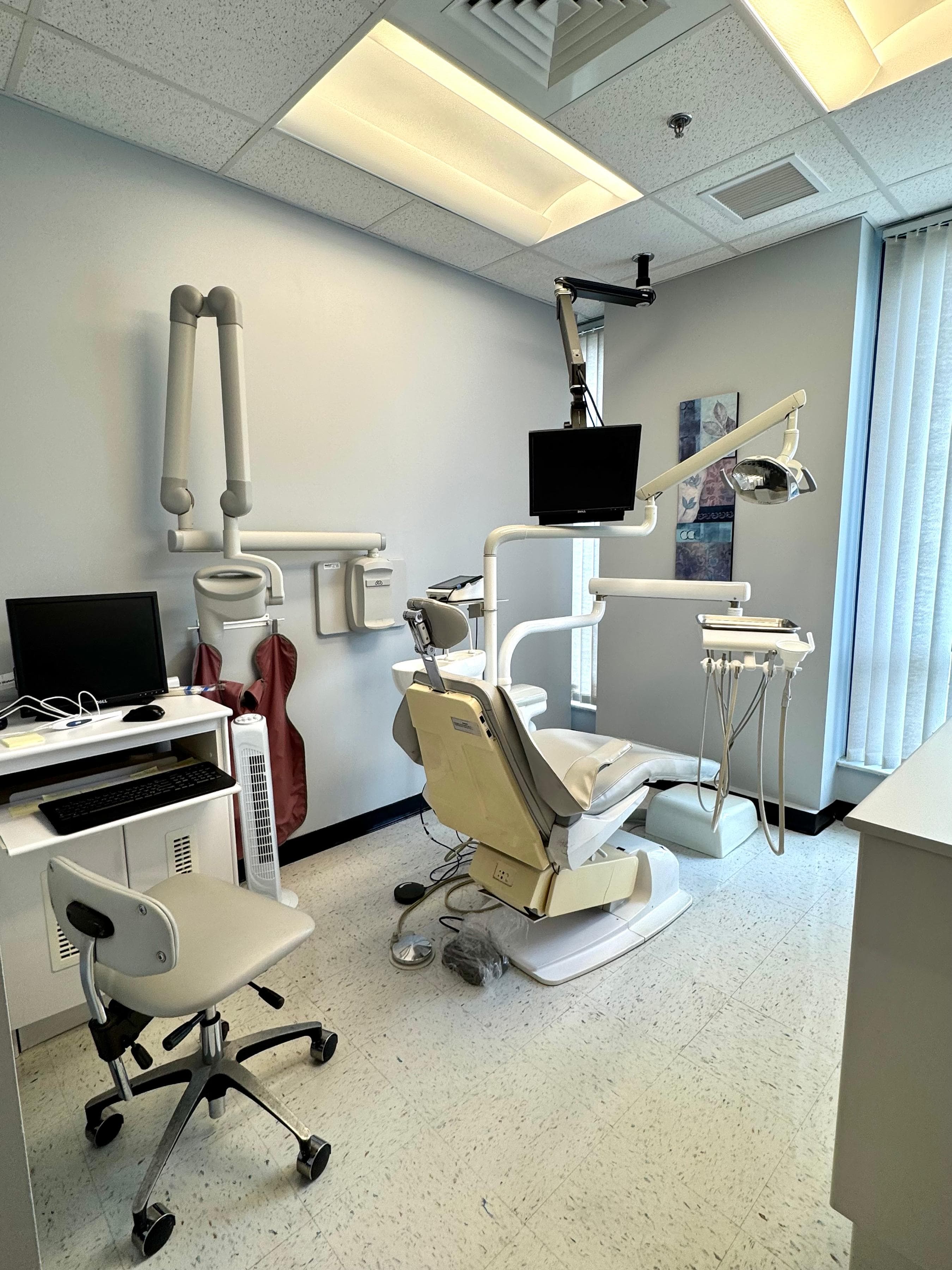 Dental operatory room 1